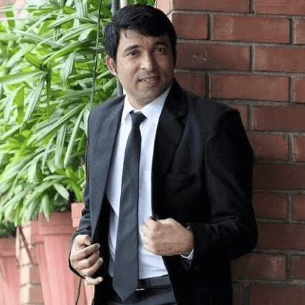 Chandan Prabhakar - as Chandu (CEO of Dubai tea stall)